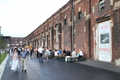 Ruhrtriennale_2015_Besucher vor Zentralwerkstatt_Büttner